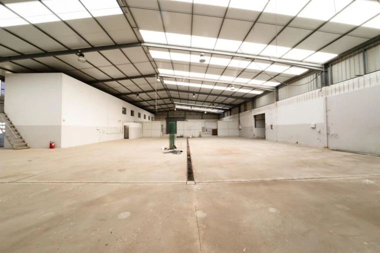 Armazém para Venda em Salvaterra de Magos e Foros de Salvaterra Foto 2