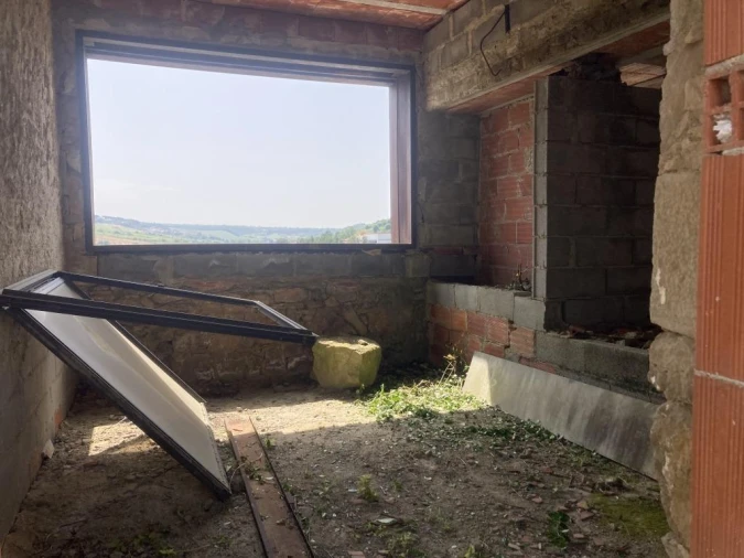 Moradia T1 para Venda em Alenquer (Santo Estêvão e Triana) Foto 4