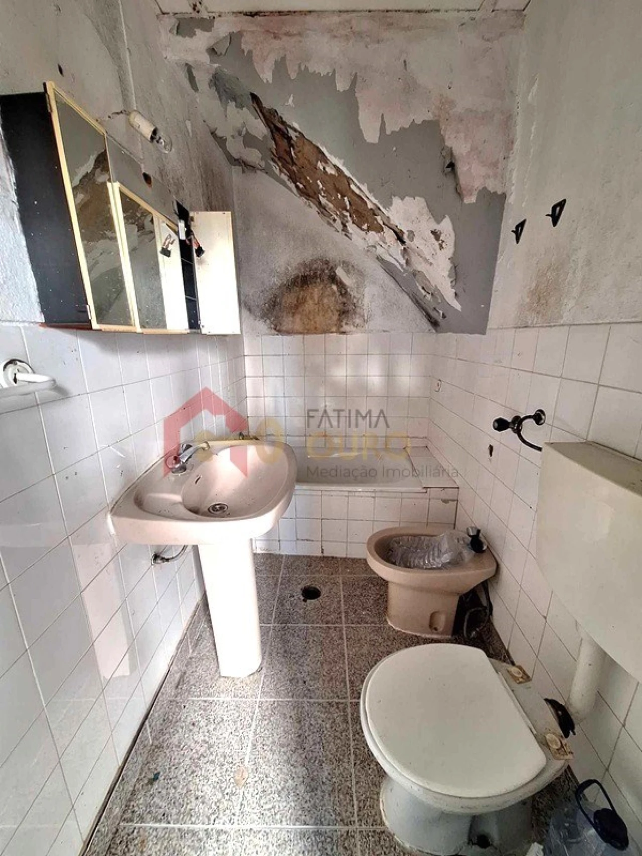 Moradia T4 para Venda em Assunção, Ajuda, Salvador e Santo Ildefonso Foto 5