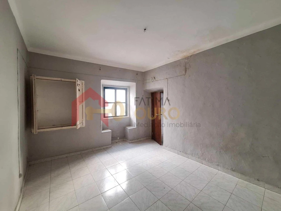 Moradia T4 para Venda em Assunção, Ajuda, Salvador e Santo Ildefonso Foto 15