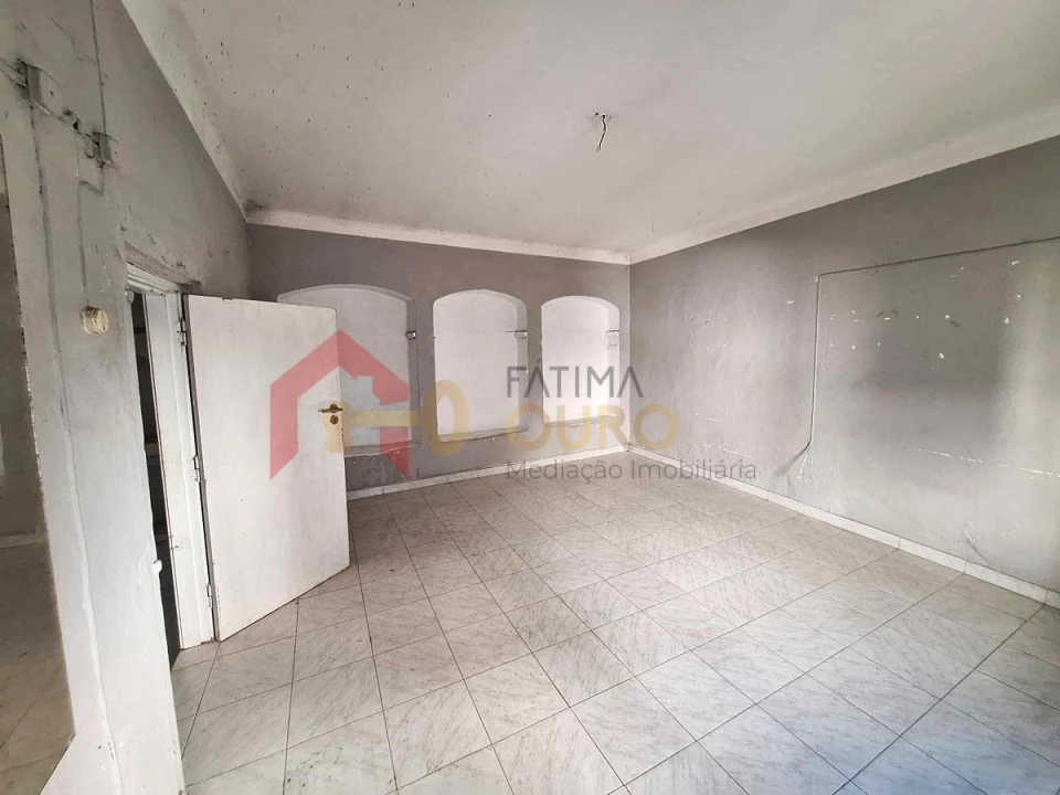 Moradia T4 para Venda em Assunção, Ajuda, Salvador e Santo Ildefonso Foto 18