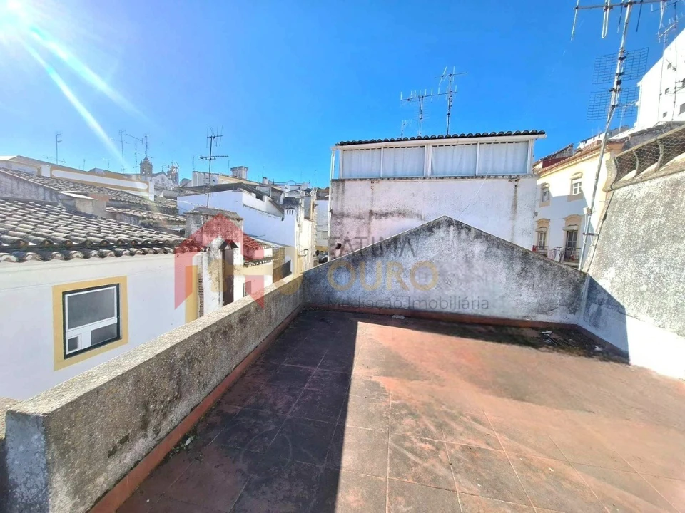 Moradia T4 para Venda em Assunção, Ajuda, Salvador e Santo Ildefonso Foto 25