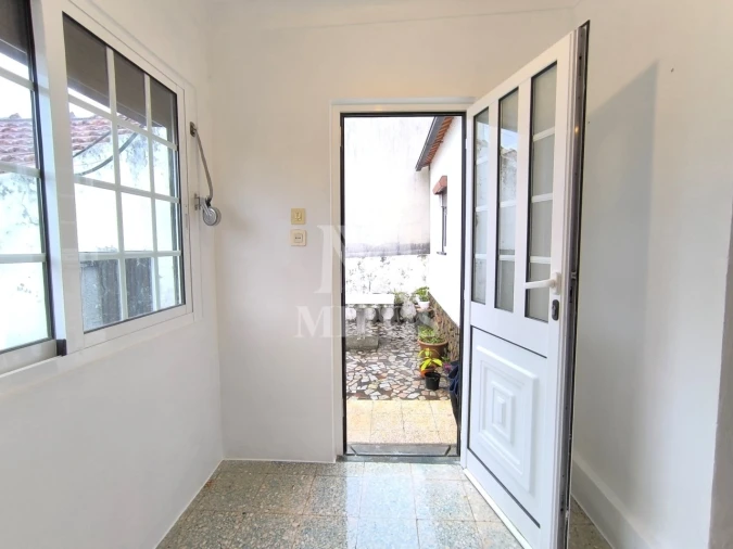 Moradia T3 para Venda em Alvarães Foto 9