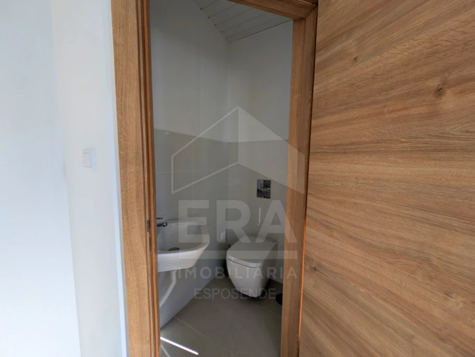 Moradia T2 para Venda em São Romão de Neiva Foto 10