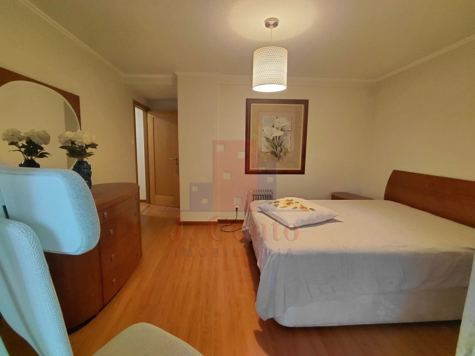 Apartamento T2 para Arrendamento em Nossa Senhora do Pópulo, Coto e São Gregório Foto 22