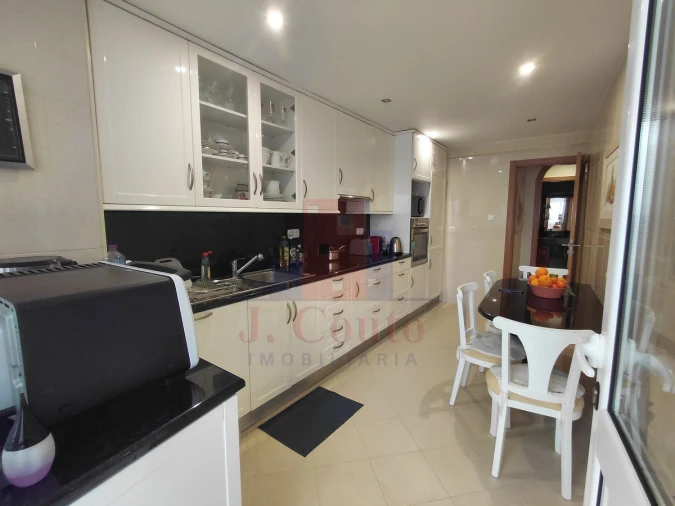 Apartamento T2 para Arrendamento em Nossa Senhora do Pópulo, Coto e São Gregório