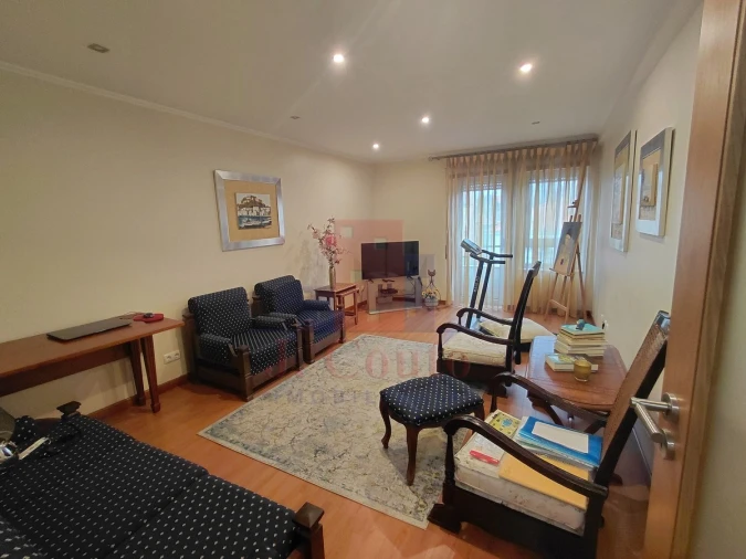 Apartamento T2 para Arrendamento em Nossa Senhora do Pópulo, Coto e São Gregório Foto 8