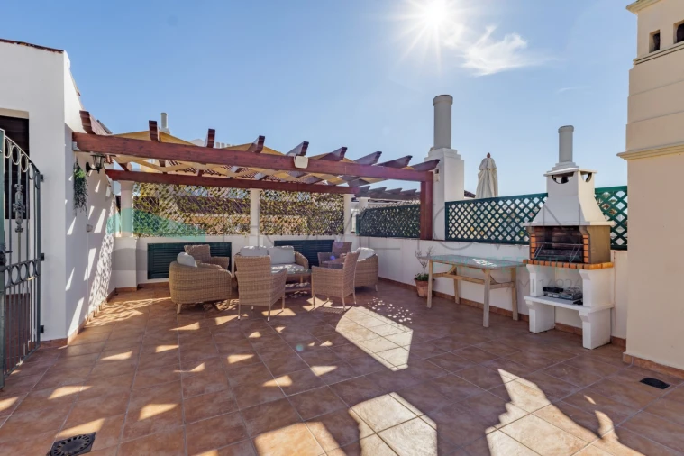 Apartamento T2 para Venda em Quarteira Foto 28