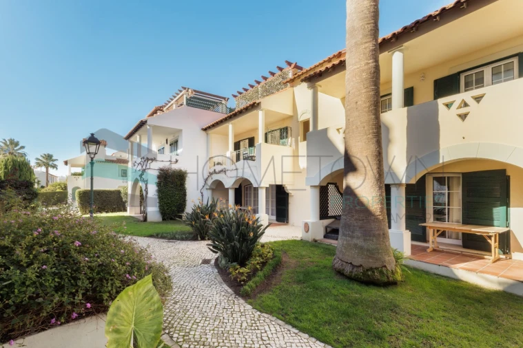 Apartamento T2 para Venda em Quarteira Foto 32