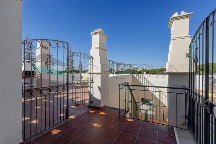 Apartamento T2 para Venda em Quarteira Foto 10