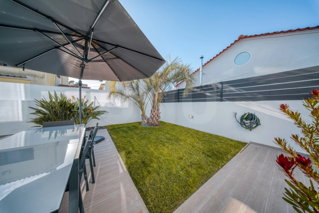 Moradia T4 para Venda em Charneca de Caparica e Sobreda Foto 16