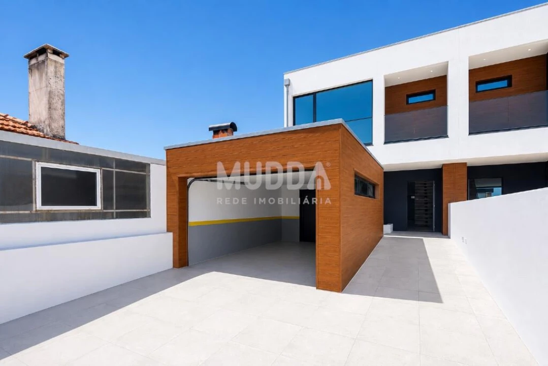 Moradia T4 para Venda em Aradas Foto 2