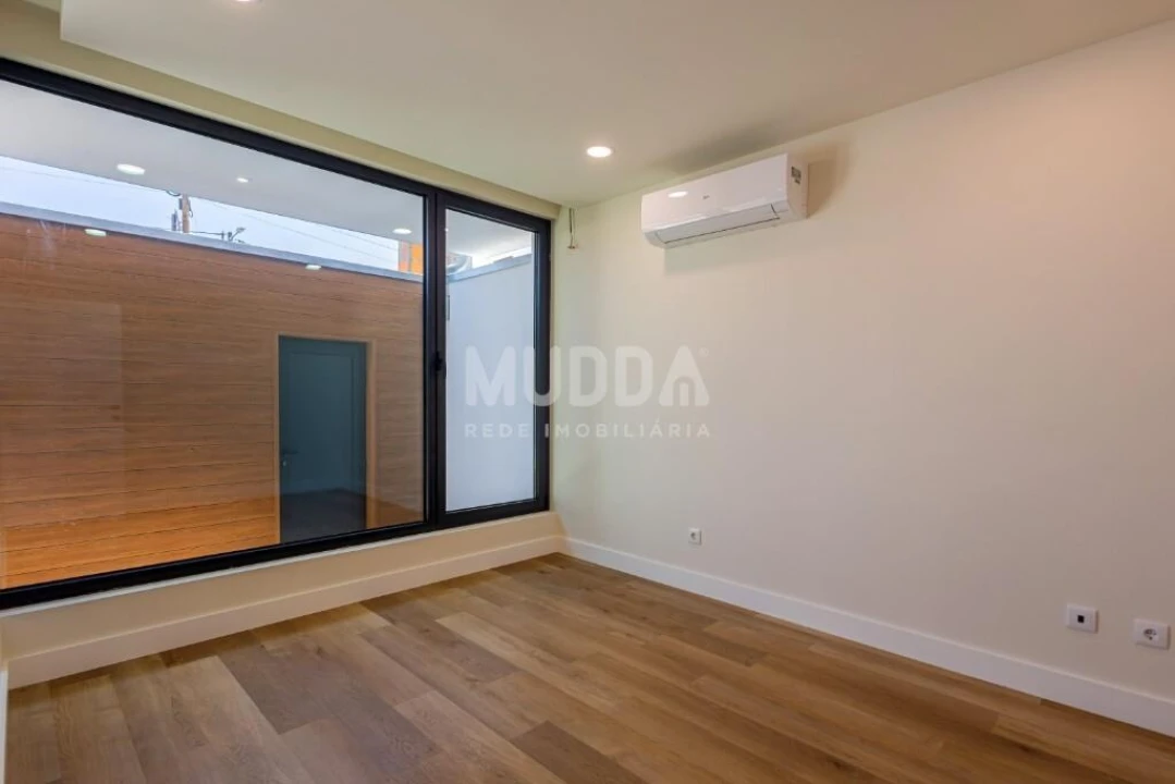 Moradia T4 para Venda em Aradas Foto 8