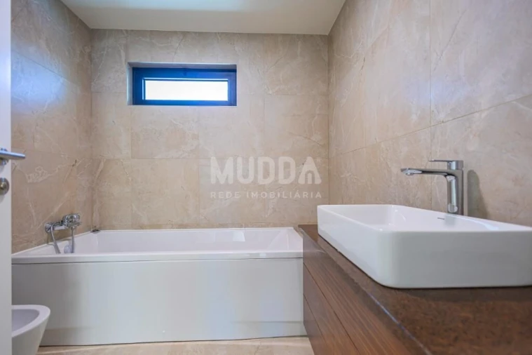 Moradia T4 para Venda em Aradas Foto 19