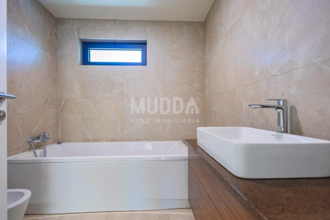 Moradia T4 para Venda em Aradas Foto 19