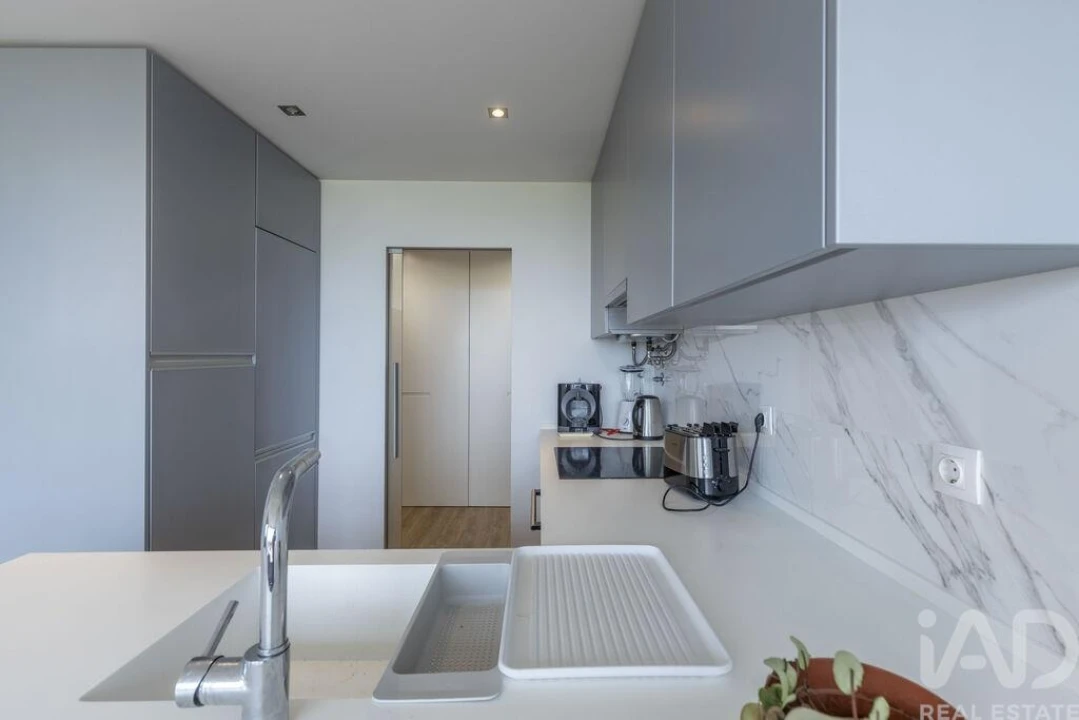 Apartamento T2 para Arrendamento em Lumiar Foto 14