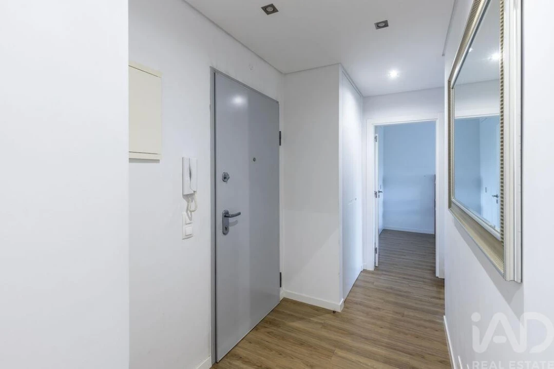 Apartamento T2 para Arrendamento em Lumiar Foto 2