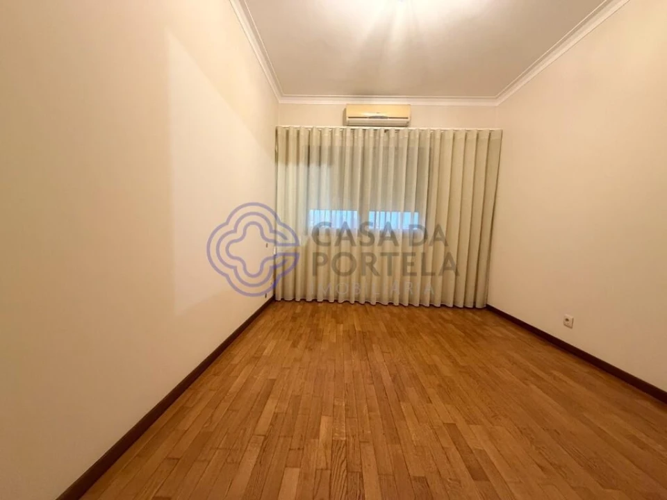 Moradia T4 para Venda em Campo e Sobrado Foto 13