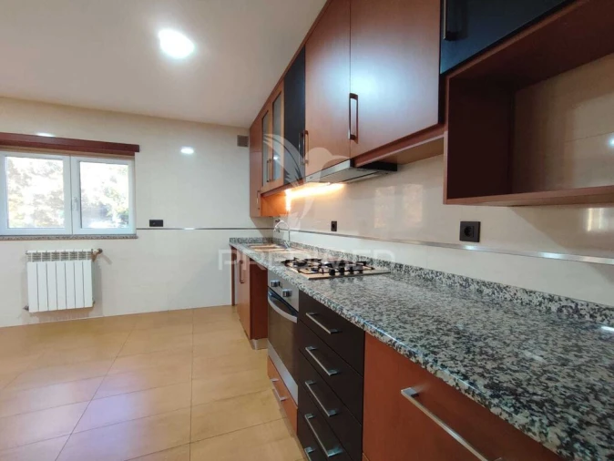 Apartamento T2 para Venda em Avelãs de Ambom e Rocamondo Foto 1