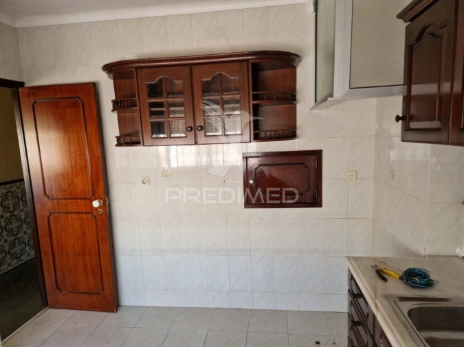 Apartamento T2 para Venda em Pontinha e Famões Foto 2