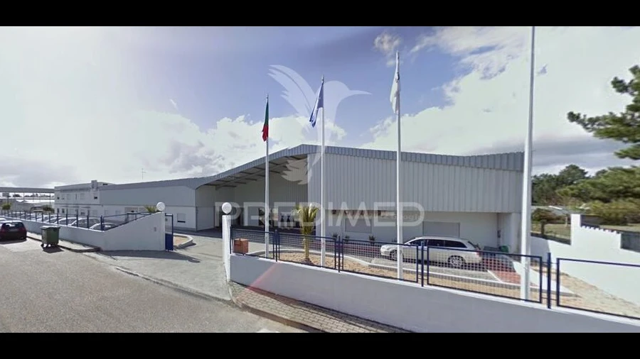 Armazém para Venda em Muge
