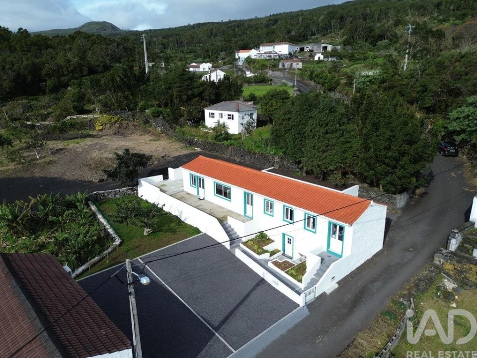 Moradia T2 para Venda em Lajes do Pico Foto 14