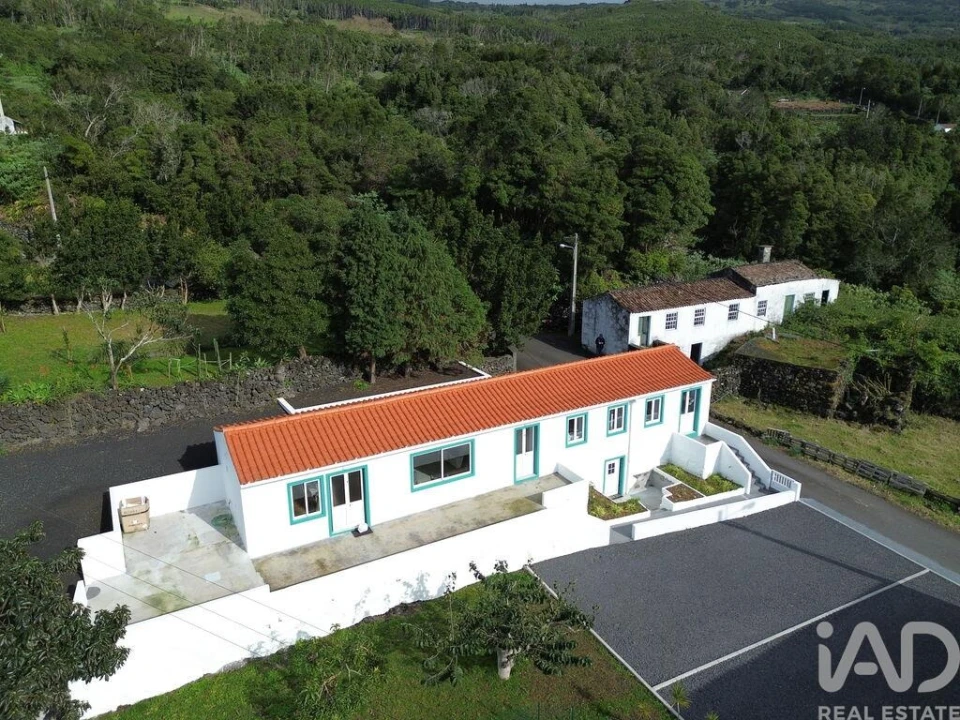 Moradia T2 para Venda em Lajes do Pico Foto 15