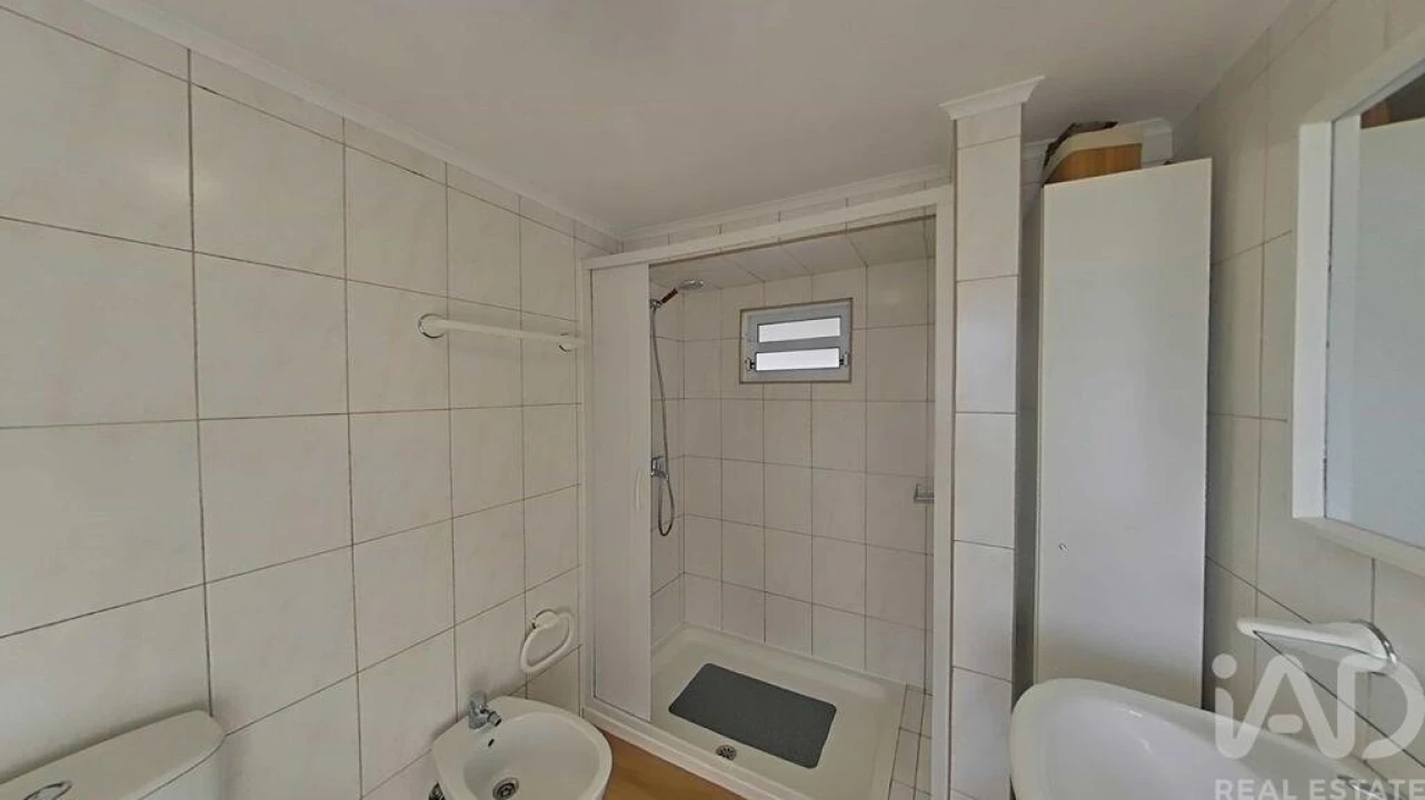 Moradia T2 para Venda em Lajes do Pico Foto 7