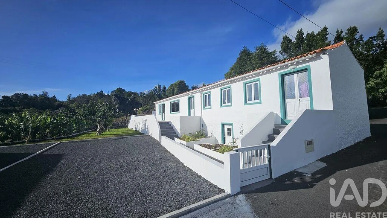 Moradia T2 para Venda em Lajes do Pico Foto 12