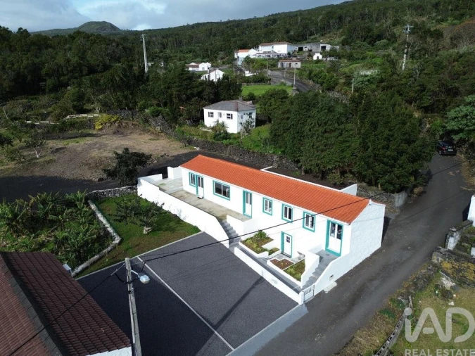 Moradia T2 para Venda em Lajes do Pico Foto 14