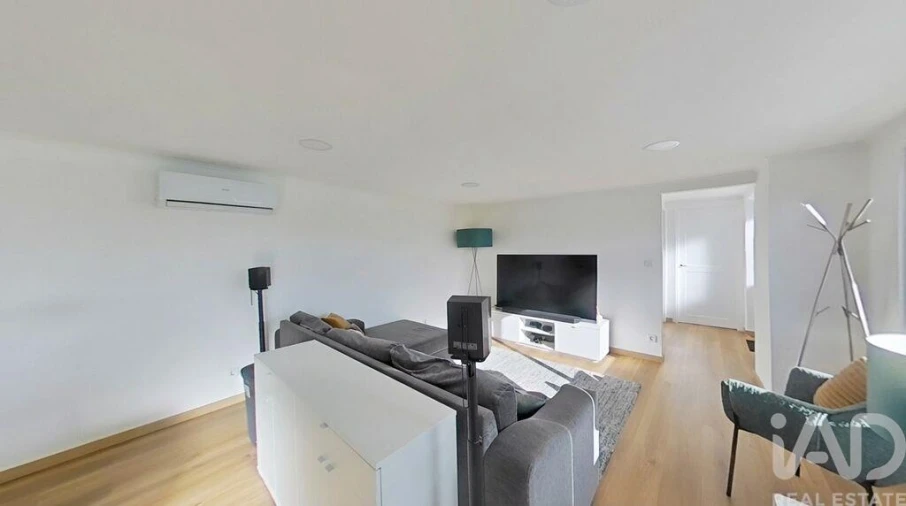 Moradia T2 para Venda em Lajes do Pico Foto 3