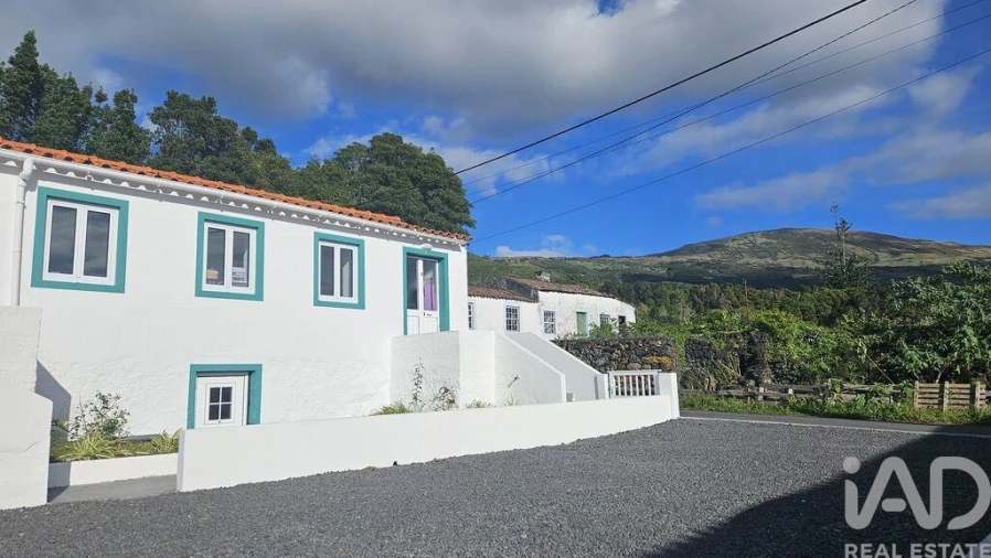 Moradia T2 para Venda em Lajes do Pico Foto 13