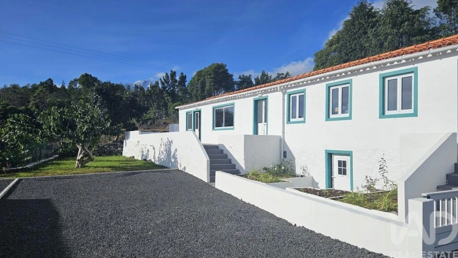 Moradia T2 para Venda em Lajes do Pico Foto 18