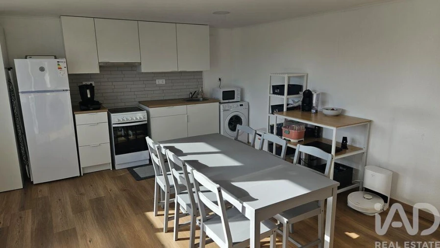 Moradia T2 para Venda em Lajes do Pico Foto 6