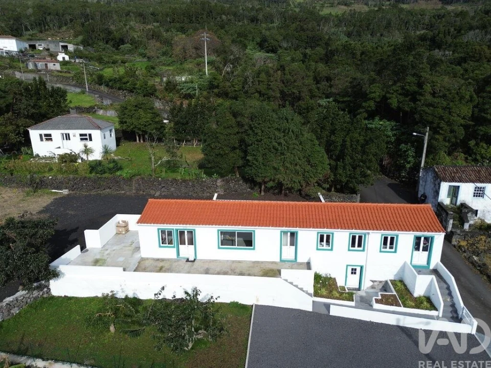 Moradia T2 para Venda em Lajes do Pico Foto 16