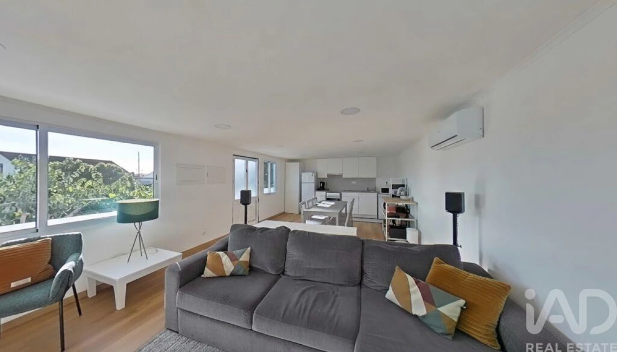 Moradia T2 para Venda em Lajes do Pico Foto 1