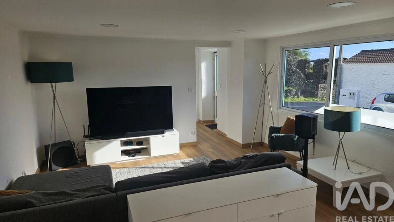 Moradia T2 para Venda em Lajes do Pico Foto 2