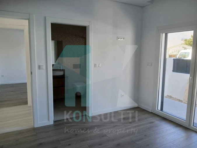 Moradia T4 para Venda em Fernao Ferro Foto 3