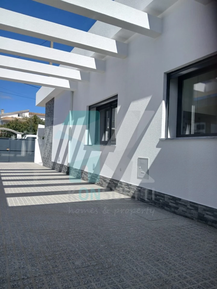 Moradia T4 para Venda em Fernao Ferro