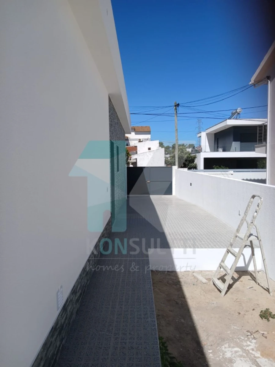 Moradia T4 para Venda em Fernao Ferro Foto 5