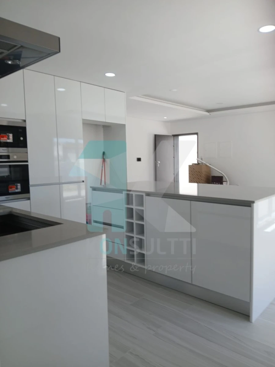 Moradia T4 para Venda em Fernao Ferro Foto 6