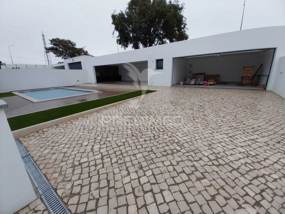 Moradia T5 para Venda em Nossa Sra de Fatima Foto 9