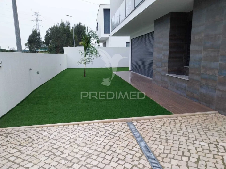 Moradia T5 para Venda em Nossa Sra de Fatima Foto 2