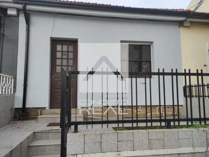 Moradia T2 para Venda em Oliveira do Douro Foto 1