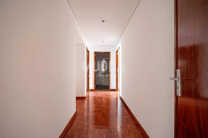 Apartamento T4 para Venda em O. Azeméis, Riba-Ul, Ul, Macinhata Seixa, Madail