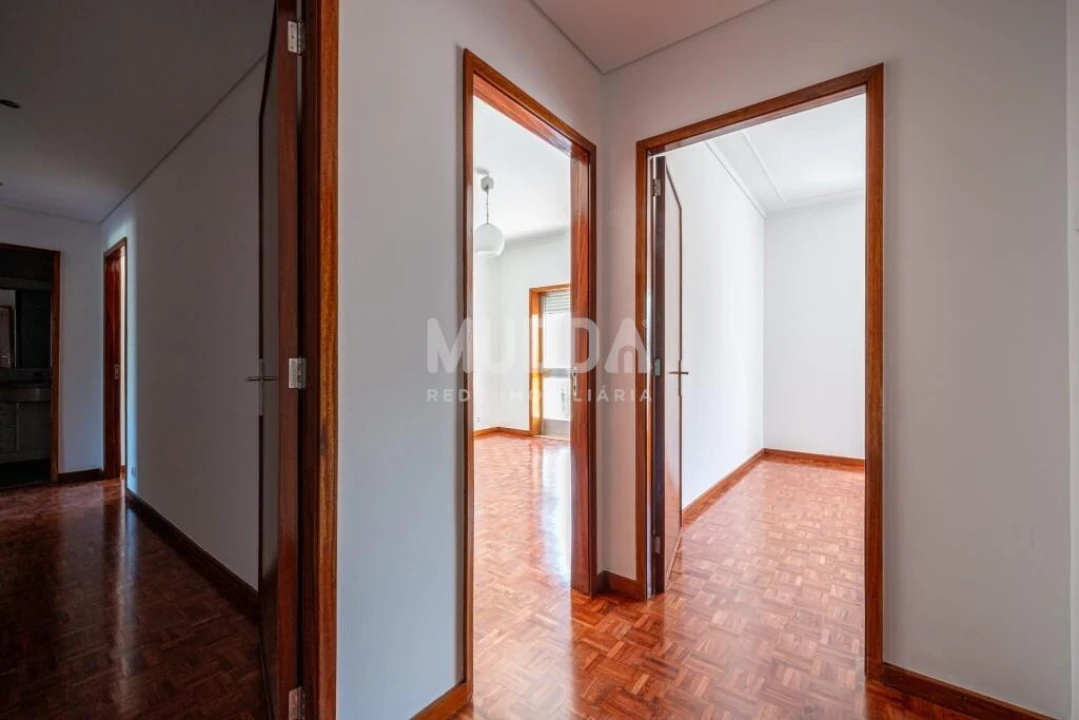 Apartamento T4 para Venda em O. Azeméis, Riba-Ul, Ul, Macinhata Seixa, Madail Foto 1