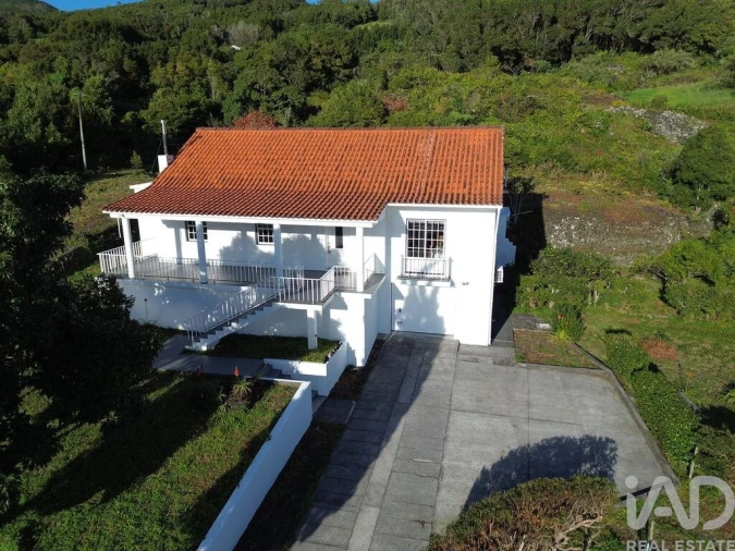 Moradia T5 para Venda em Lajes do Pico Foto 25