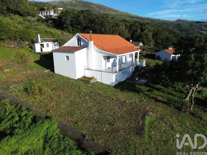 Moradia T5 para Venda em Lajes do Pico Foto 24