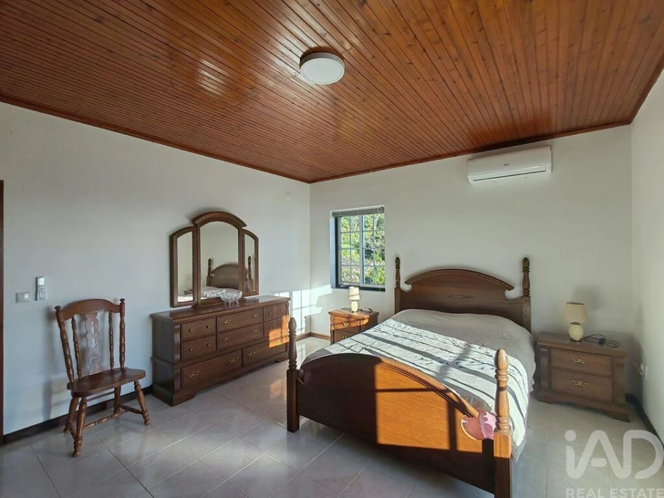 Moradia T5 para Venda em Lajes do Pico Foto 6