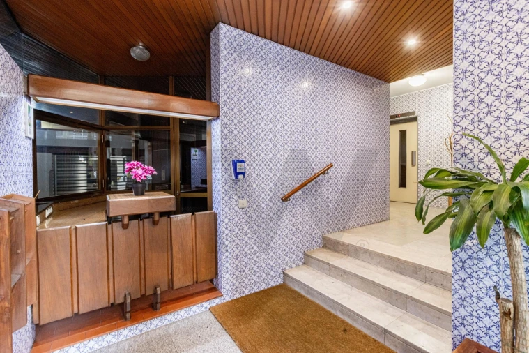 Apartamento T3 para Venda em Mafamude e Vilar do Paraíso Foto 2